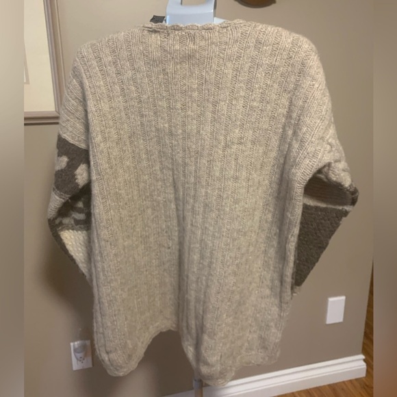 Weekend Edition sweater - Picture 4 of 6